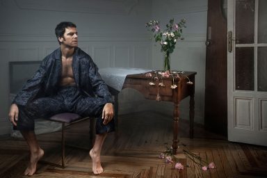 Alfonso Bassave Editorial de moda con el actor Alfonso Bassave. Fotografía, direción creativa y artística de Raúl Rosillo