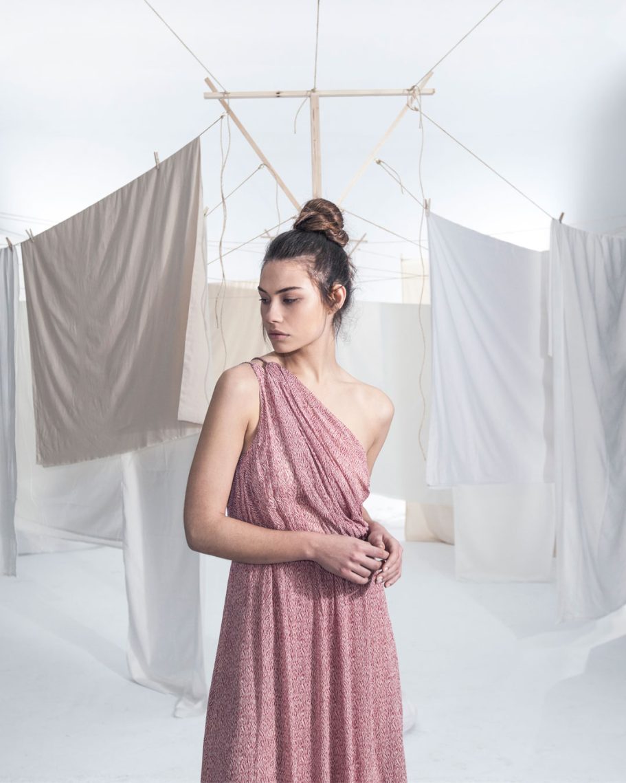 Intropia Campaña con Carmen Santacruz para la marca de moda Hoss Intropia. Dirección creativa y artística, fotografía de Raúl Rosillo