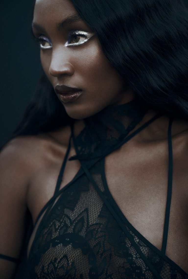 Fashion Editorial Feline Fashion Forward for L'Officiel Mónaco Liseth Santos for L´Officiel Mónaco, photography and creative direction by Raúl Rosillo