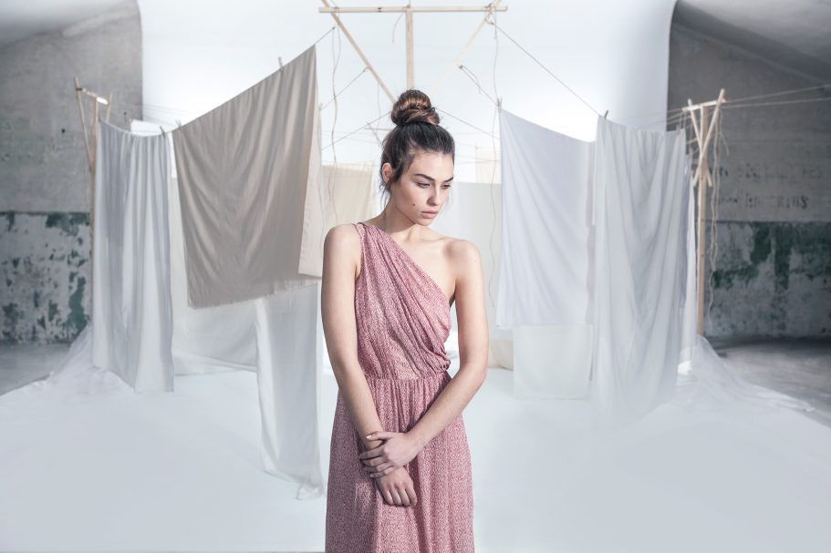 Intropia Campaña con Carmen Santacruz para la marca de moda Hoss Intropia. Dirección creativa y artística, fotografía de Raúl Rosillo