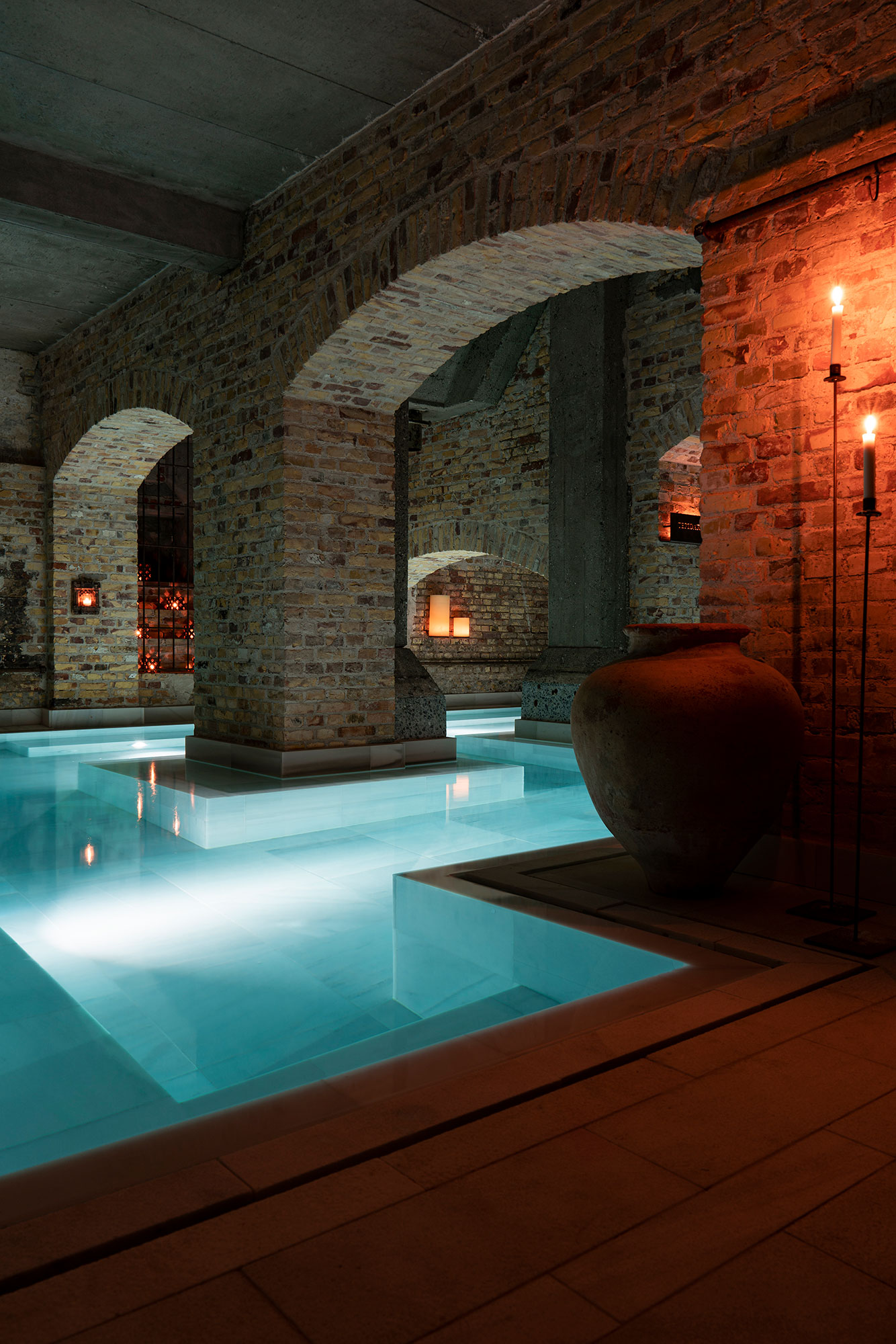 Aire Ancient Baths Creative and artistic direction, atmosphere design, and photographic and audiovisual production for AIRE Ancient Baths.